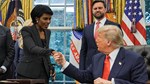 Kaftan xiiso leh oo dhexmaray Trump iyo gabadh wariye Afrikan ah "Waxad tahay qof qurux badan"