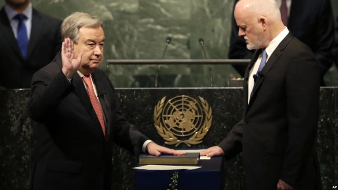 The United Nations Secretary-General designate Antonio Guterres, left, is sworn in by Peter Thomson, president of the UN General Assembly, at U.N. headquarters, Dec. 12, 2016.