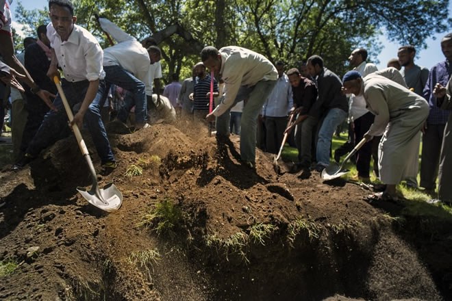 Ahmed Hashi was laid to rest according to Islamic custom not far from the grave of his childhood friend Idris Hussein.