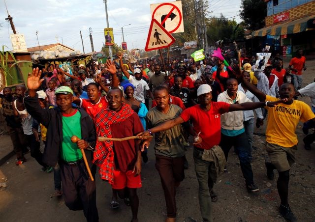 Supporters of Kenyan opposition leader Raila Odinga gesture and chant slogans as they walk along a street in Humura neighbourhood, in Nairobi, Kenya. (Reuters/Thomas Mukoya)