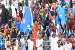 Bannaanbax ballaaran oo ka socda magaalada Muqdisho, kaas oo looga soo horjeedo aqoonsiga Israa’iil ee Somaliland